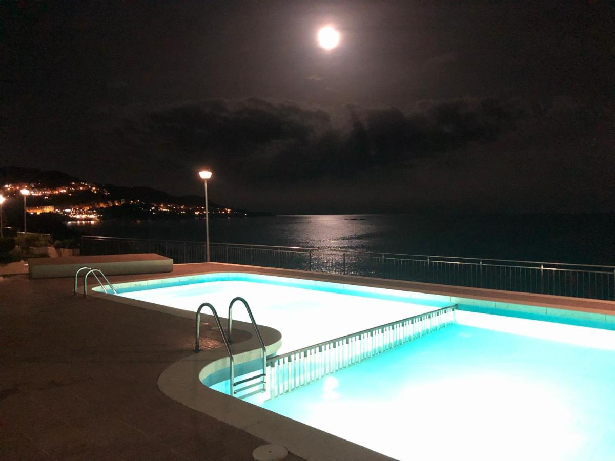 Magnifique Appartement En Front De Mer, Caneylles Росес Екстер'єр фото